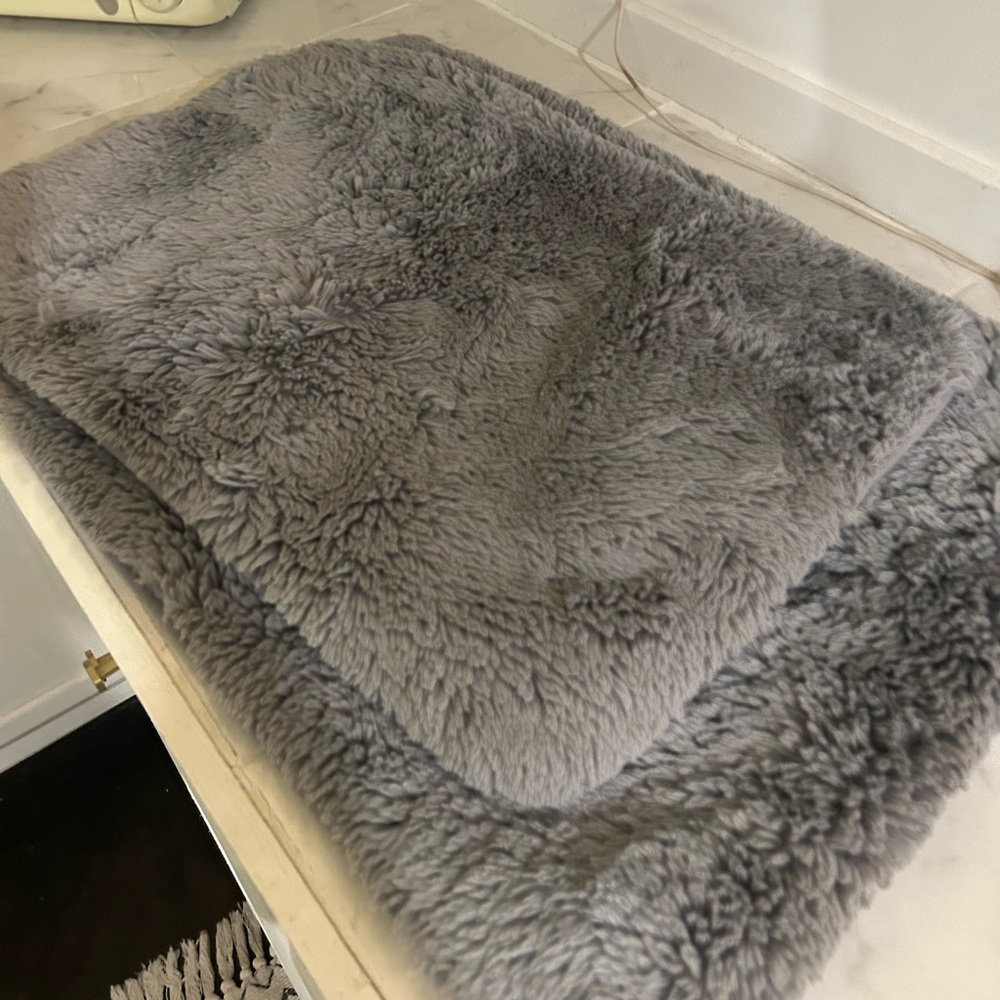 Set of 2 grey bathroom mat
